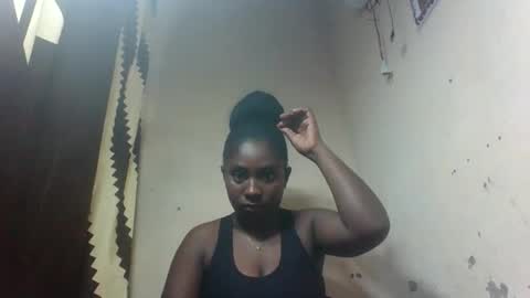 Snapshot of eliannee chatting on 12/16/25, 11:26 eliannee online show from 12/16/25, 11:26