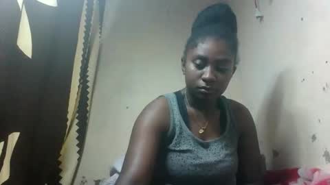 Snapshot of eliannee chatting on 12/17/25, 04:07 eliannee online show from 12/17/25, 04:07