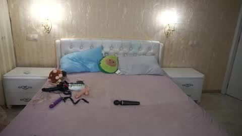 Luna online show from 03/17/26, 03:37