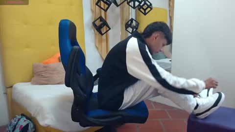 E L I A S online show from 03/04/25, 04:06