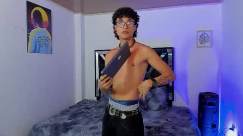 Snapshot of eliasferragamo chatting on 12/02/25, 02:17 Elias Ferragamo online show from 12/02/25, 02:17