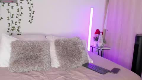 Snapshot of elicortes_ chatting on 12/20/25, 12:29 Eli online show from 12/20/25, 12:29