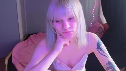 elieiza_xo online show from 04/07/26, 08:59