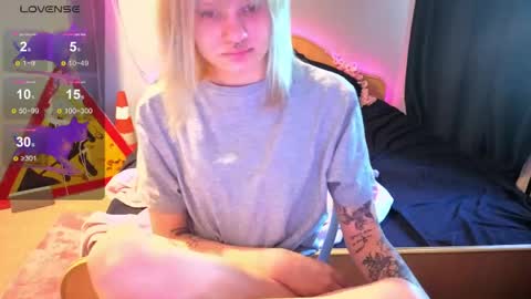 elieiza_xo online show from 05/17/26, 09:17