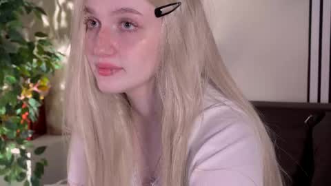 Ellie online show from 04/17/26, 05:21