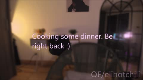 Snapshot of elihotchili chatting on 01/20/25, 01:50 Eli online show from 01/20/25, 01:50