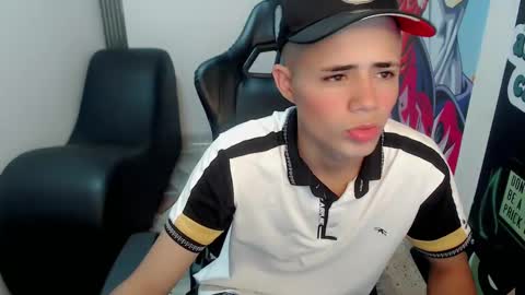 Snapshot of elii_797 chatting on 01/21/25, 02:05 bby-santy online show from 01/21/25, 02:05