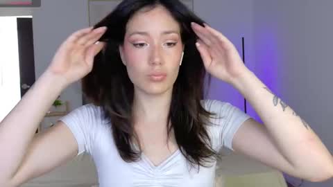 eliiih_ online show from 09/28/25, 04:01