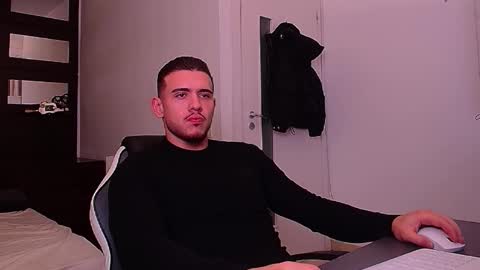 ElijahThorne online show from 12/22/25, 08:11