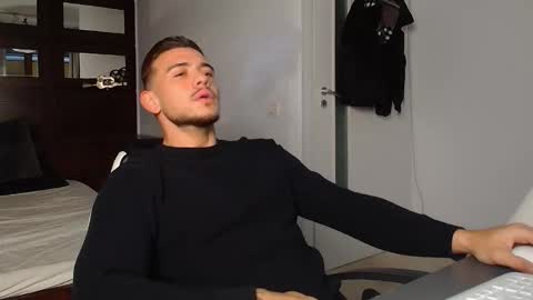 Snapshot of elijahthorne chatting on 01/16/26, 06:06 ElijahThorne online show from 01/16/26, 06:06