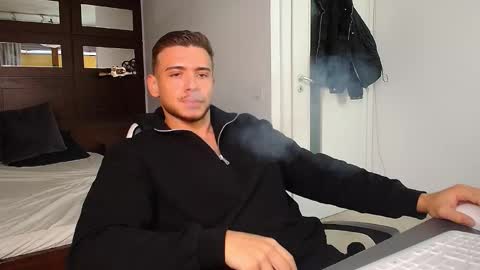 Snapshot of elijahthorne chatting on 01/18/26, 06:17 ElijahThorne online show from 01/18/26, 06:17