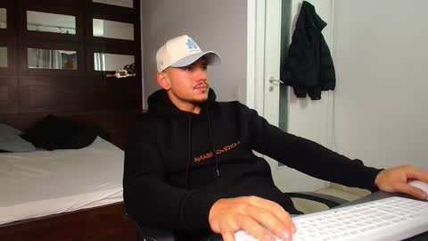 Snapshot of elijahthorne chatting on 02/09/26, 05:44 ElijahThorne online show from 02/09/26, 05:44