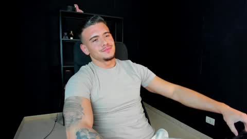 Snapshot of elijahthorne chatting on 04/15/26, 06:42 ElijahThorne online show from 04/15/26, 06:42