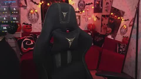 Snapshot of elika_kay chatting on 10/17/25, 10:23  MORE ME   online show from 10/17/25, 10:23