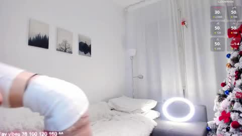 Hey Im Elizzi. Lets have fun and enjoy together  online show from 12/15/25, 04:17