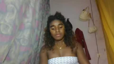 elina981 online show from 04/18/26, 10:41