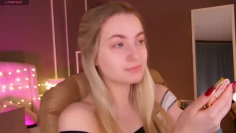 Elina online show from 02/18/25, 01:21