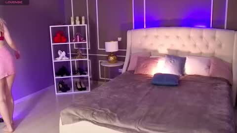 Elina online show from 10/07/25, 01:36