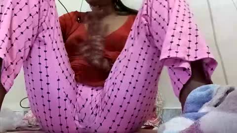 elina_roy03 online show from 12/05/25, 04:43