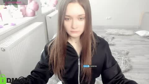 elina_x online show from 04/07/26, 07:09