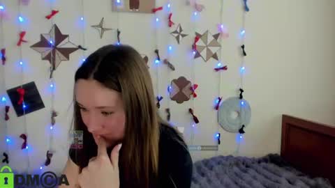 Snapshot of elina_x chatting on 06/19/26, 01:04 elina_x online show from 06/19/26, 01:04