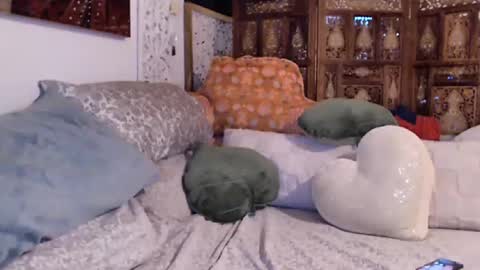 Elinah online show from 10/31/25, 01:28