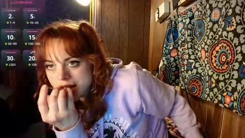 Snapshot of elinalaverins chatting on 07/12/26, 04:25 Elina online show from 07/12/26, 04:25