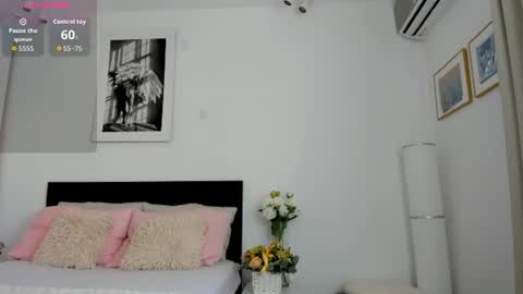 Snapshot of elinamoon_ chatting on 07/20/26, 05:22 Elina online show from 07/20/26, 05:22