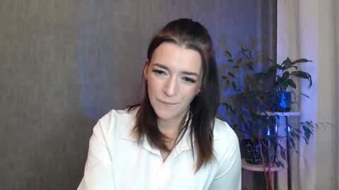 Snapshot of elinapretty chatting on 09/20/25, 11:28 Elina online show from 09/20/25, 11:28