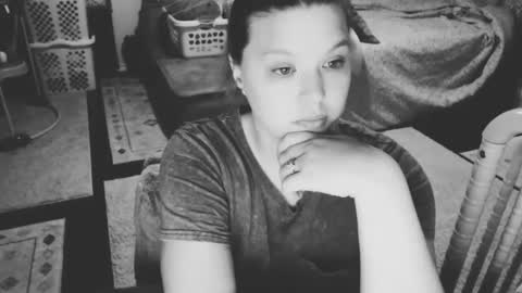 Snapshot of elinareign chatting on 09/21/25, 02:46 ElinaReign online show from 09/21/25, 02:46