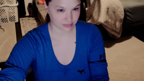 Snapshot of elinareign chatting on 09/22/25, 01:18 ElinaReign online show from 09/22/25, 01:18