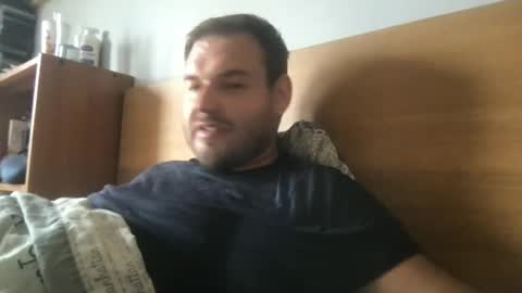 Snapshot of eliot26 chatting on 07/05/26, 10:44 e26 online show from 07/05/26, 10:44