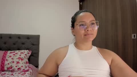 Snapshot of elisa_connors18 chatting on 10/02/25, 09:22 online show from 10/02/25, 09:22