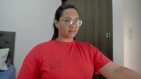 Snapshot of elisa_connors18 chatting on 10/18/25, 12:57 online show from 10/18/25, 12:57