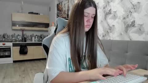 Aletta Oushen online show from 11/26/25, 10:38