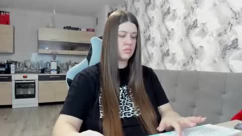 Aletta Oushen online show from 11/30/25, 10:19