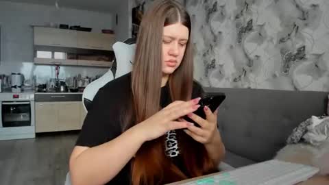 Aletta Oushen online show from 12/05/25, 09:29