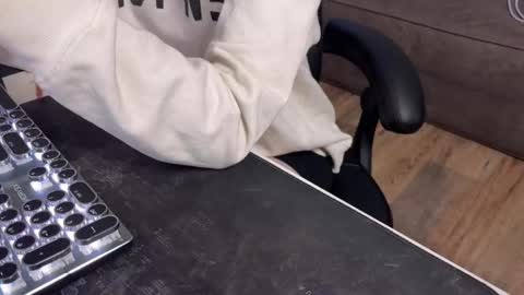 Snapshot of elisa_north chatting on 03/01/25, 10:45 Elisa North online show from 03/01/25, 10:45