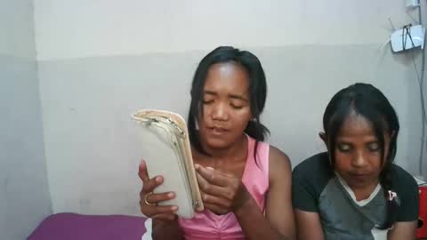 Snapshot of elisabet88 chatting on 11/18/25, 12:42 elisabet88 online show from 11/18/25, 12:42