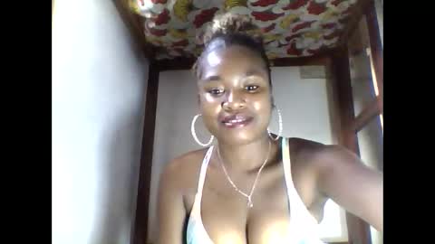 Snapshot of elisabeth2525 chatting on 10/13/25, 07:41 elisabeth2525 online show from 10/13/25, 07:41