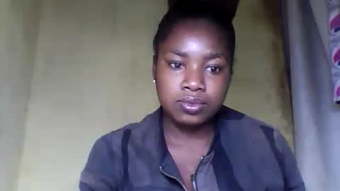 Snapshot of elisabeth2525 chatting on 06/16/26, 07:05 elisabeth2525 online show from 06/16/26, 07:05
