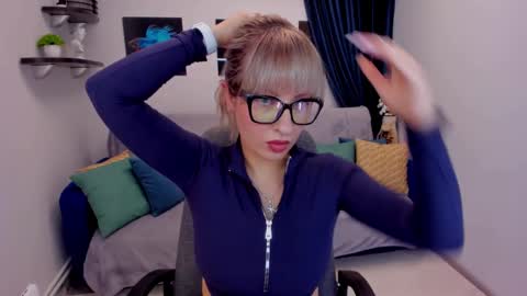 Elisabeth online show from 01/16/25, 08:14