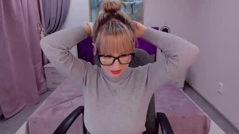 Elisabeth online show from 01/24/25, 08:22