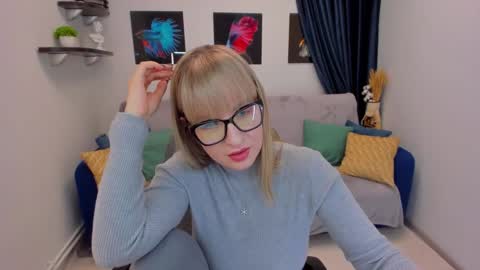 Elisabeth online show from 01/26/25, 01:47