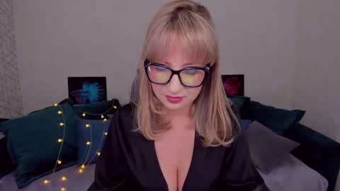 Elisabeth online show from 02/07/25, 04:14