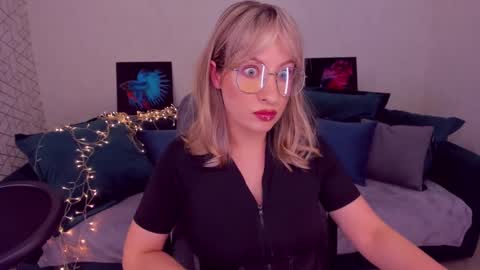 Elisabeth online show from 02/17/25, 08:36