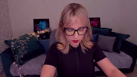 Elisabeth online show from 02/18/25, 02:27