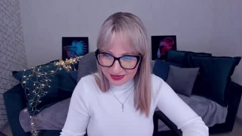 Elisabeth online show from 02/21/25, 08:05