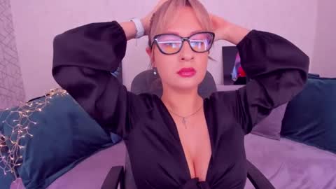 Elisabeth online show from 02/25/25, 12:03