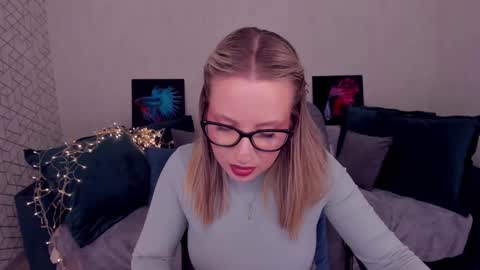 Elisabeth online show from 03/03/25, 04:46